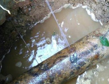 本溪市楼顶渗水维修公司分享下地暖漏水的原因及检测方法。